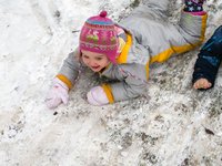 children-playing-on-snow.jpg