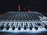 mixing_console_0.jpg