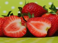 strawberries_fruit_close_fruits_20.jpg
