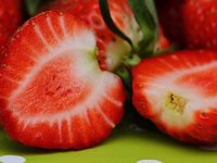 strawberries_fruit_close_fruits_23.jpg
