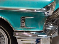 old-american-car-detail.jpg