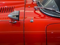 old-red-veteran-car-close-upp-2.jpg